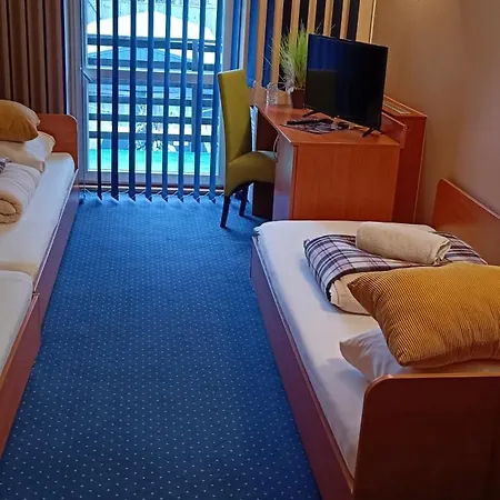 Zajazd Albatros Rzeszow Pokoje Domki Apartamenty Spa رشيشوف