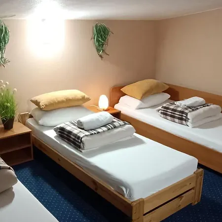 بيت ريفي Zajazd Albatros Rzeszow Pokoje Domki Apartamenty Spa
