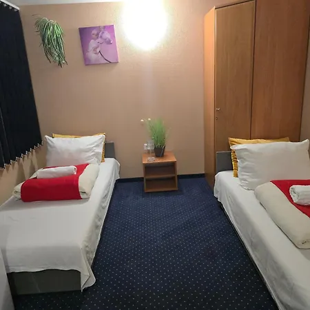 بيت ريفي Zajazd Albatros Rzeszow Pokoje Domki Apartamenty Spa *