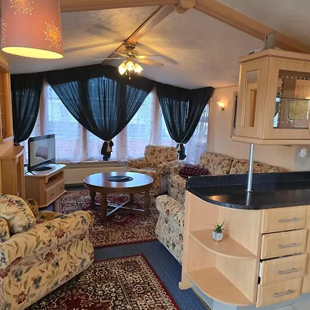 بيت ريفي Zajazd Albatros Rzeszow Pokoje Domki Apartamenty Spa رشيشوف