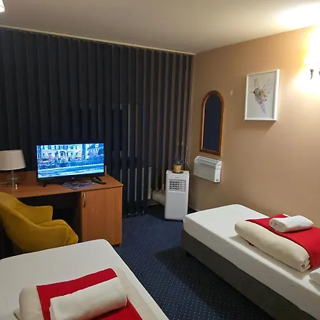 Zajazd Albatros Rzeszow Pokoje Domki Apartamenty Spa بيت ريفي *