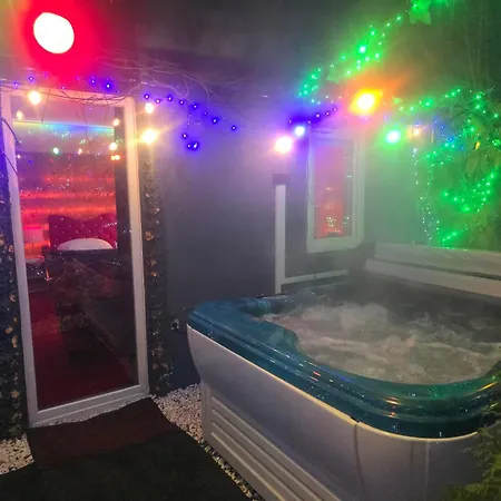 بيت ريفي Zajazd Albatros Rzeszow Pokoje Domki Apartamenty Spa رشيشوف